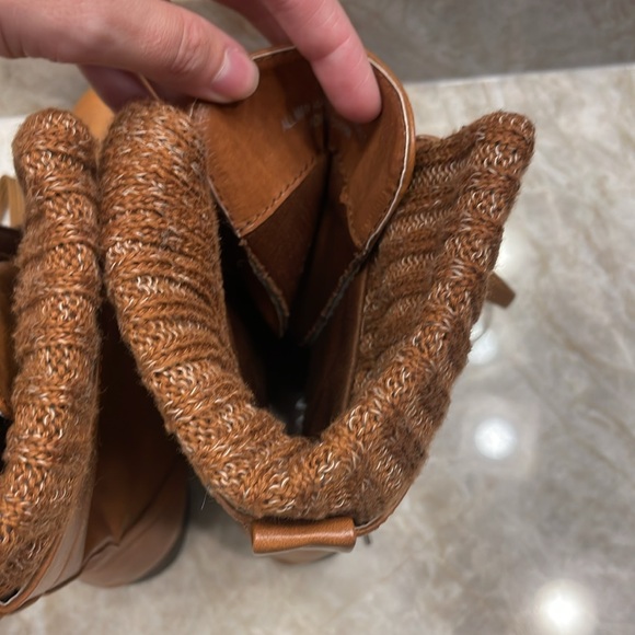 BROWN COMBAT BOOT! Size: 5.5! In almost perfect condition! - Picture 13 of 14